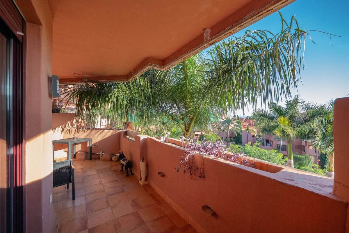 Apartment for rent in New Golden Mile, Estepona