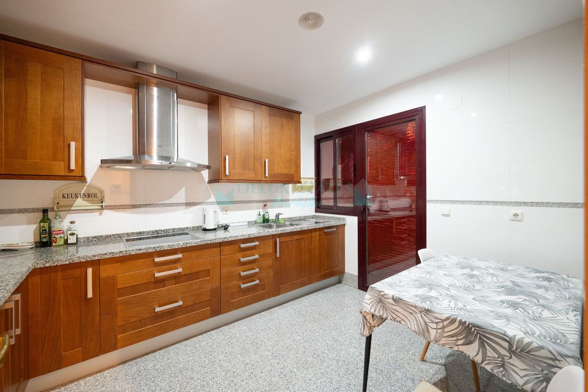 Apartment for rent in New Golden Mile, Estepona