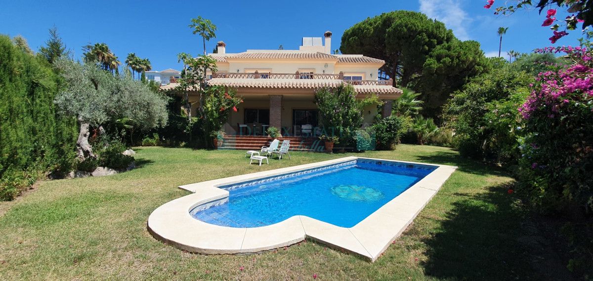 Villa en alquiler en El Rosario, Marbella Este