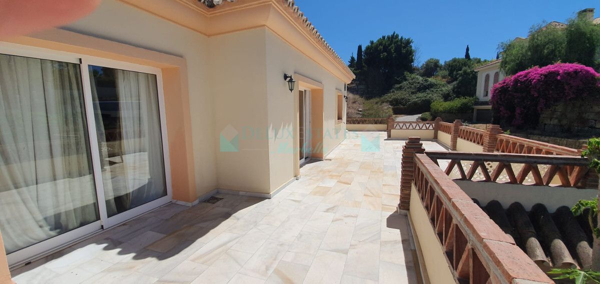Villa en alquiler en El Rosario, Marbella Este