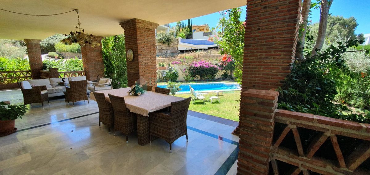 Villa en alquiler en El Rosario, Marbella Este