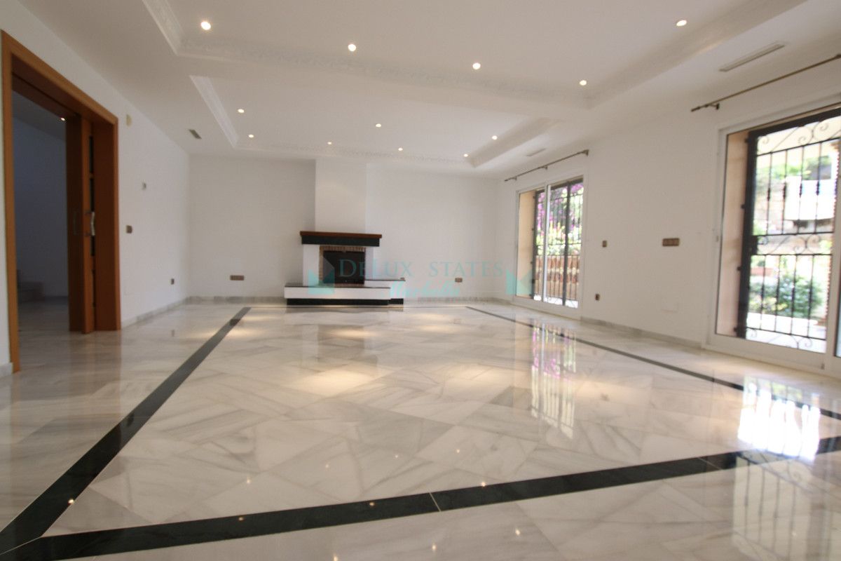 Villa en alquiler en El Rosario, Marbella Este