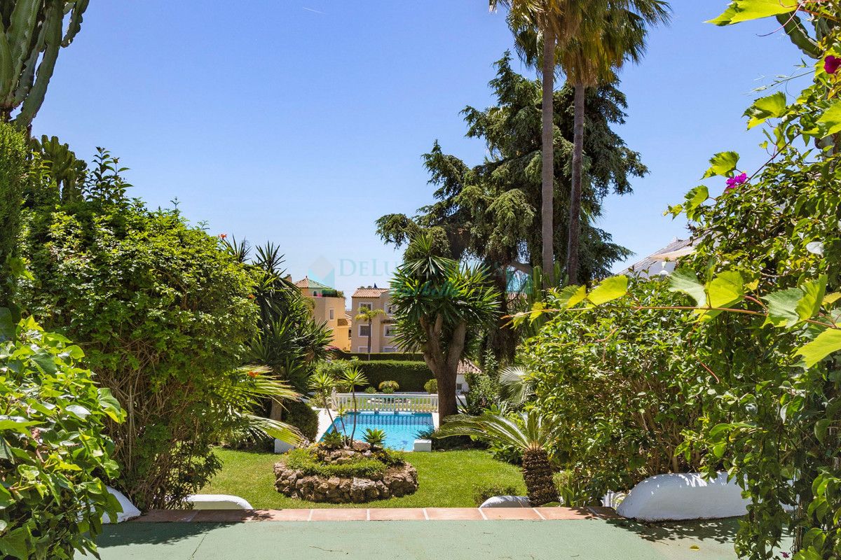 Villa Pareada en venta en Marbella Golden Mile