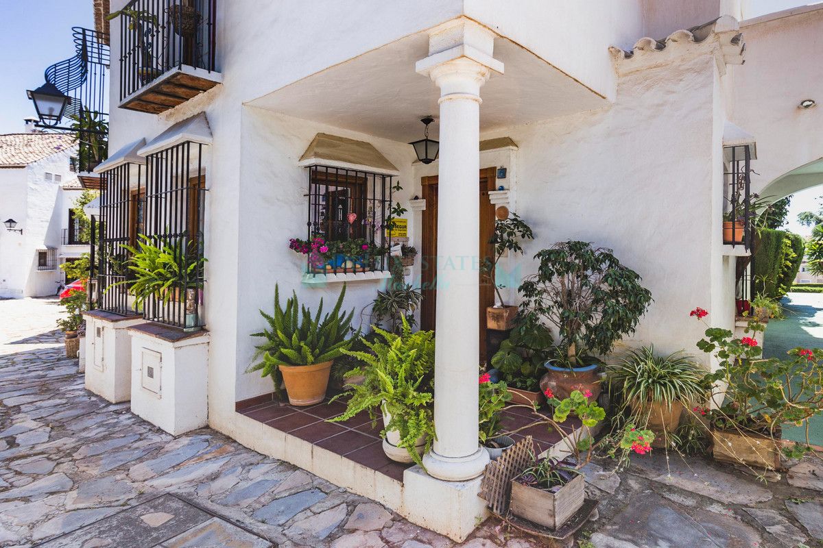 Villa Pareada en venta en Marbella Golden Mile