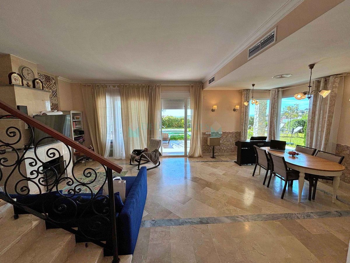 Villa Pareada en venta en La Mairena, Marbella Este