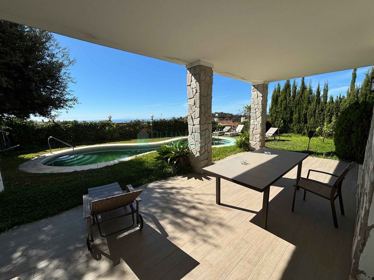 Villa Pareada en venta en La Mairena, Marbella Este