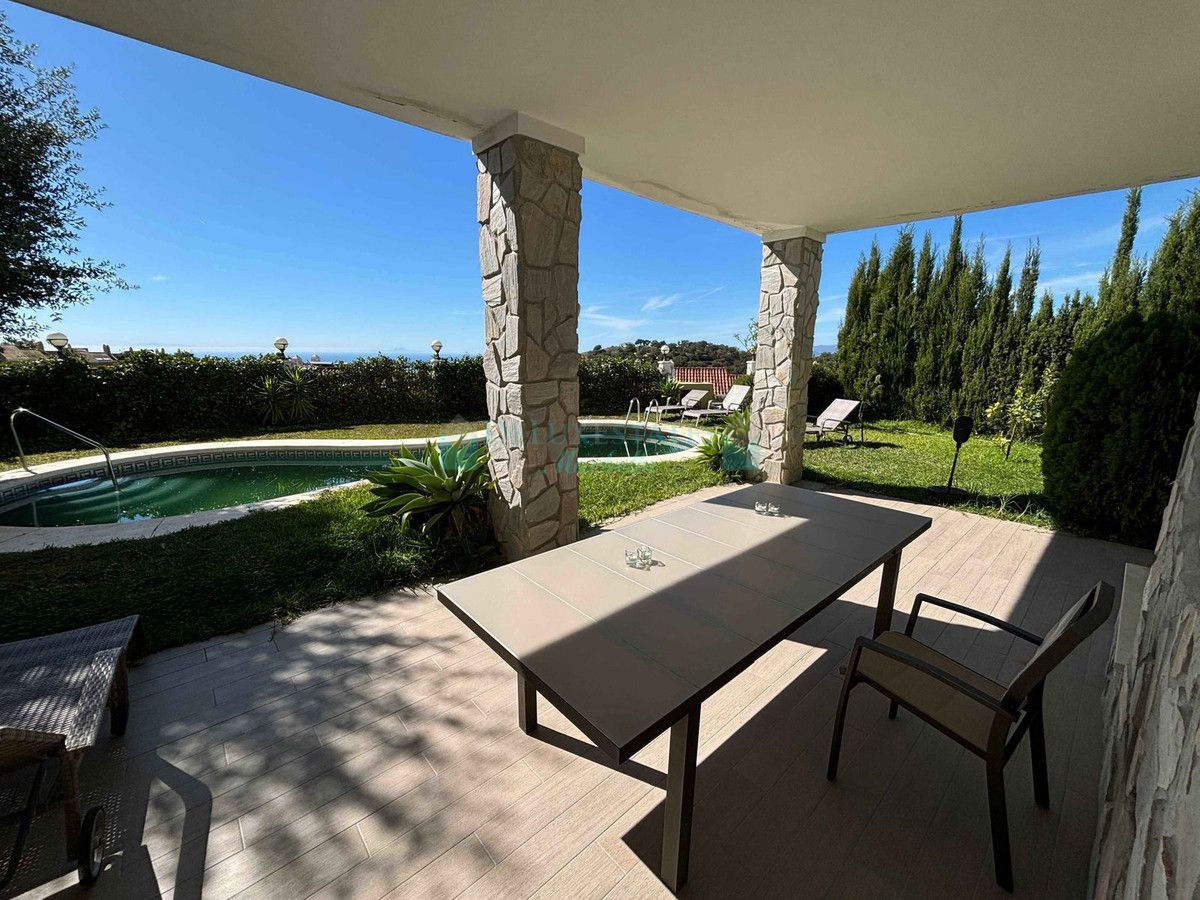 Villa Pareada en venta en La Mairena, Marbella Este