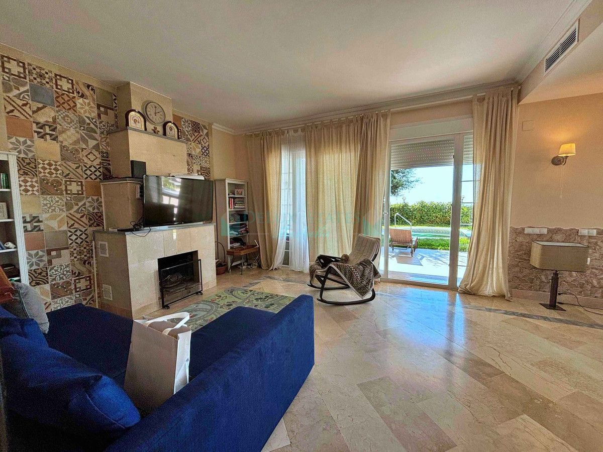 Villa Pareada en venta en La Mairena, Marbella Este