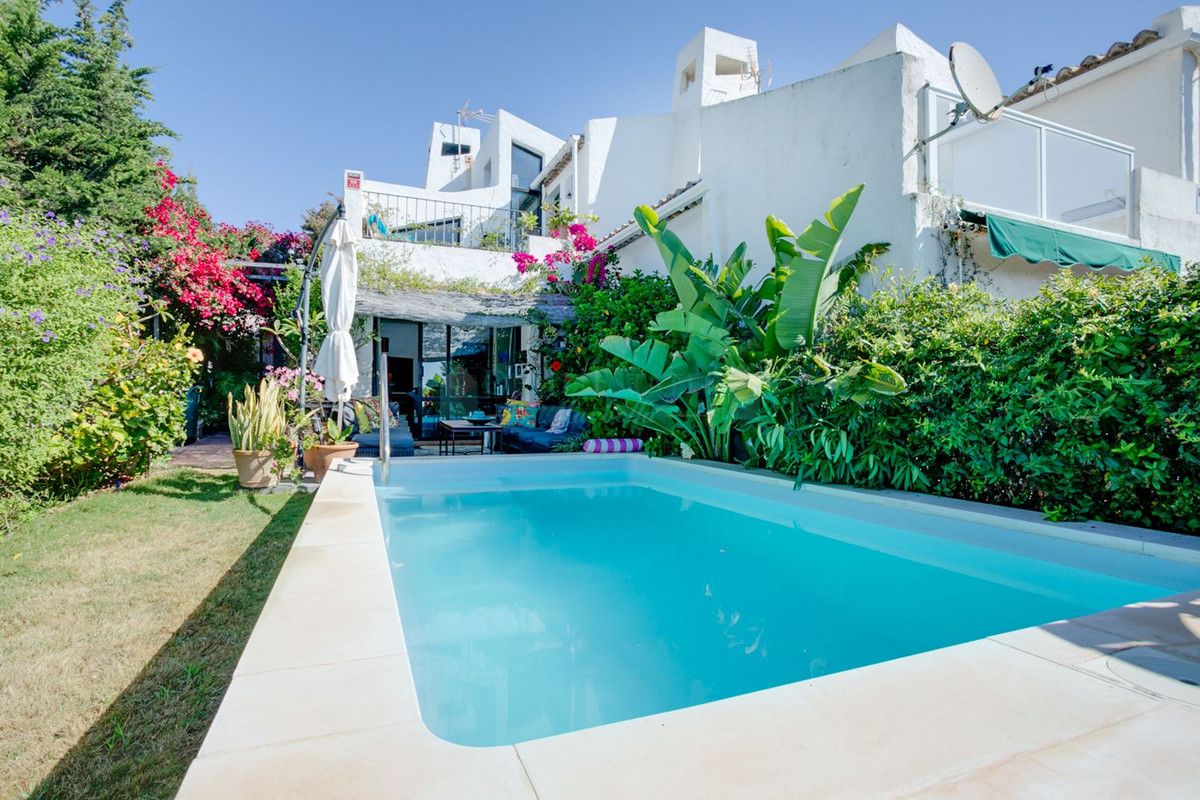 Villa Pareada en venta en Estepona