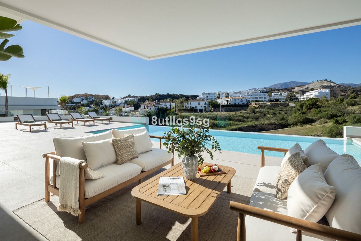 Villa for sale in Estepona