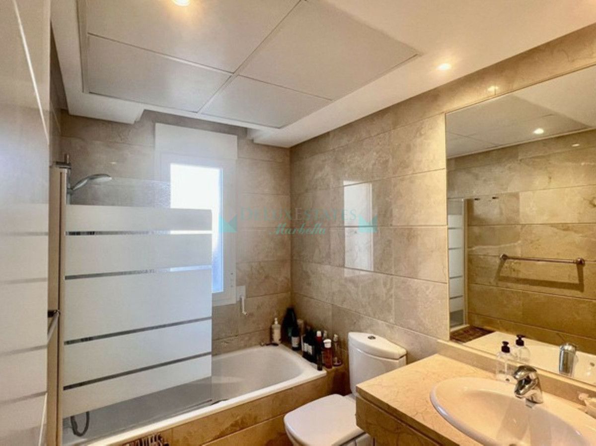 Penthouse for sale in Nueva Andalucia