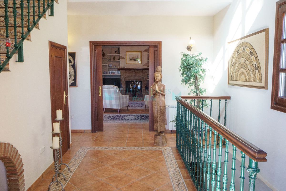 Finca for sale in Estepona