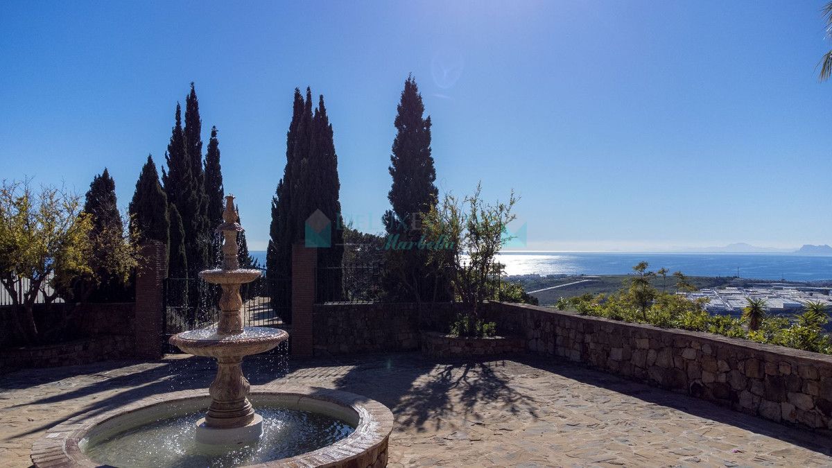 Finca for sale in Estepona