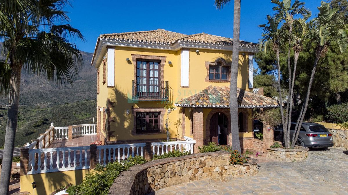 Finca for sale in Estepona