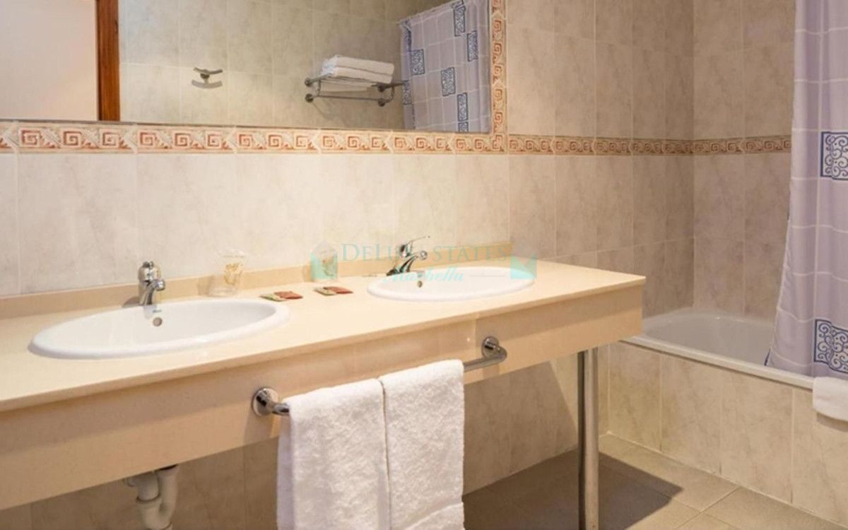 Hotel for sale in Estepona