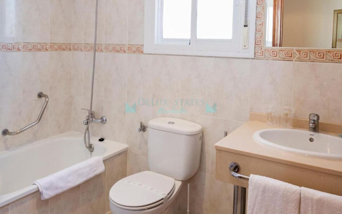 Hotel for sale in Estepona