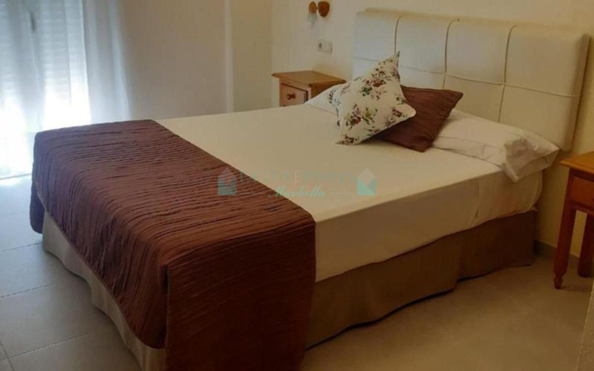 Hotel for sale in Estepona