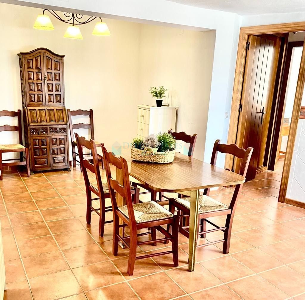 Town House for sale in Istan