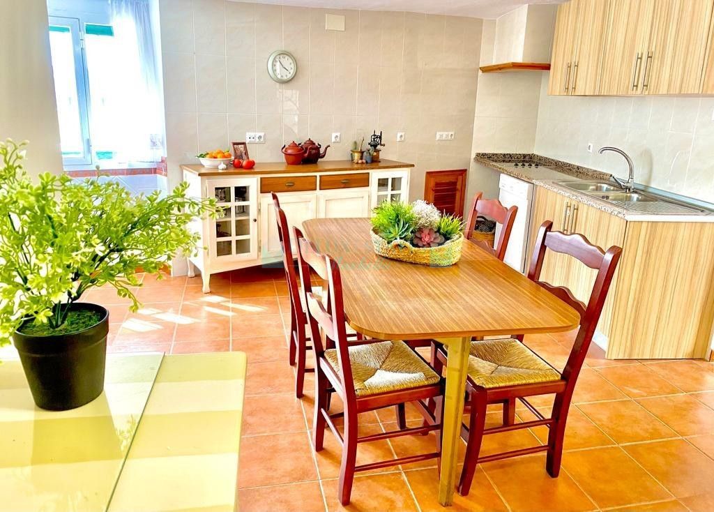 Town House for sale in Istan