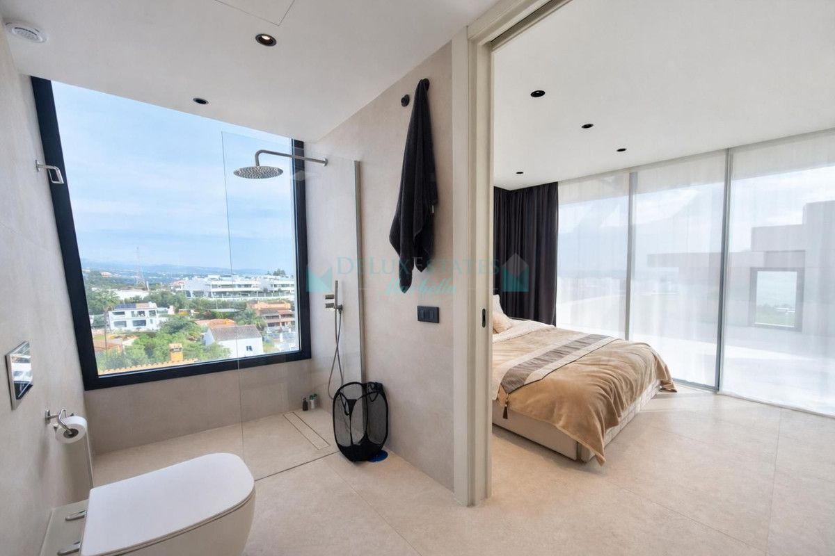 Villa for sale in Nueva Andalucia