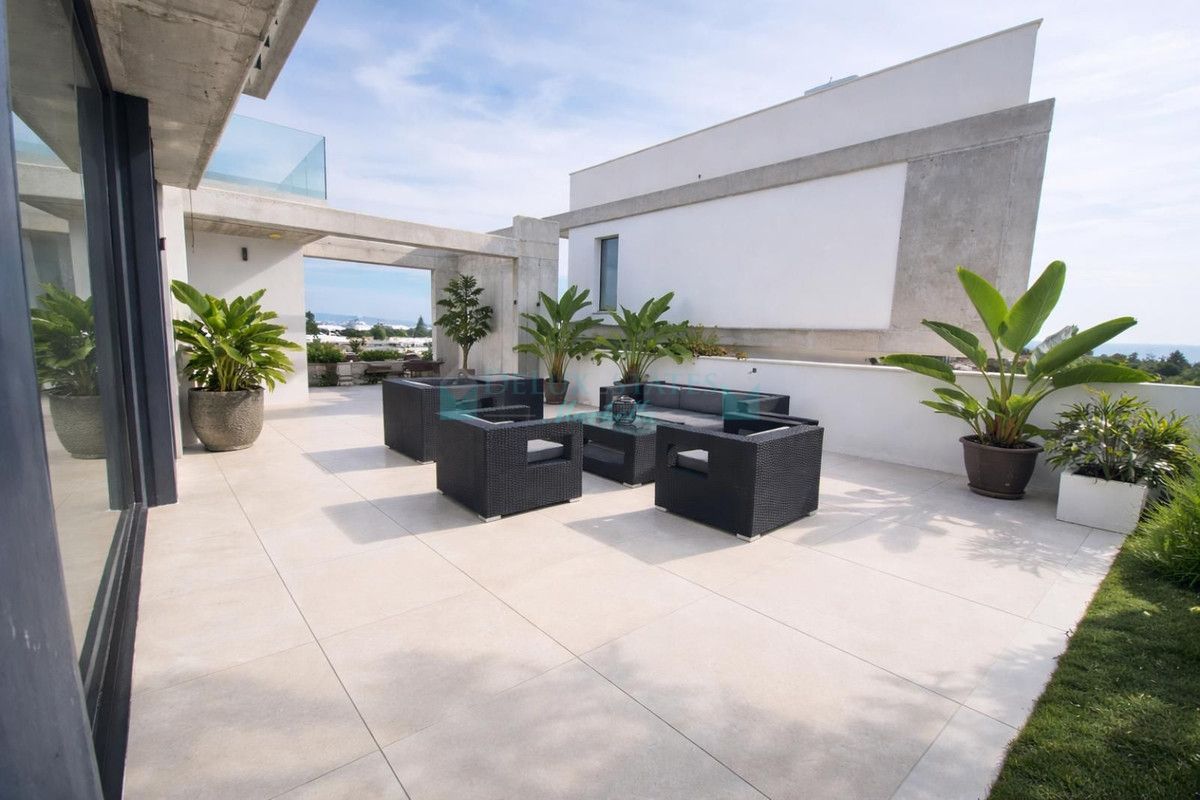 Villa for sale in Nueva Andalucia