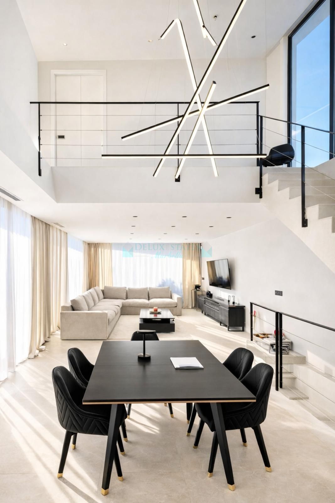 Villa for sale in Nueva Andalucia