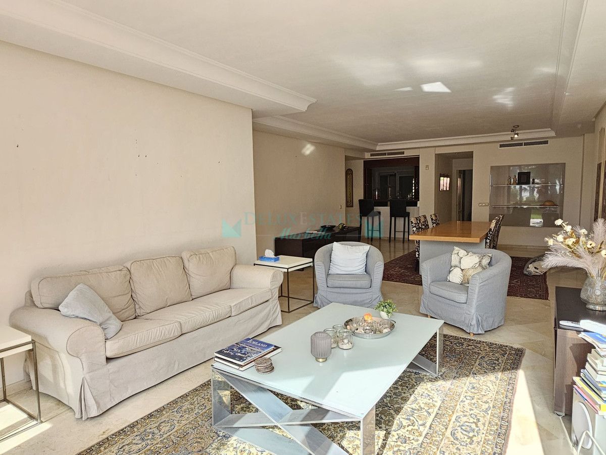 Ground Floor Apartment for sale in Estepona