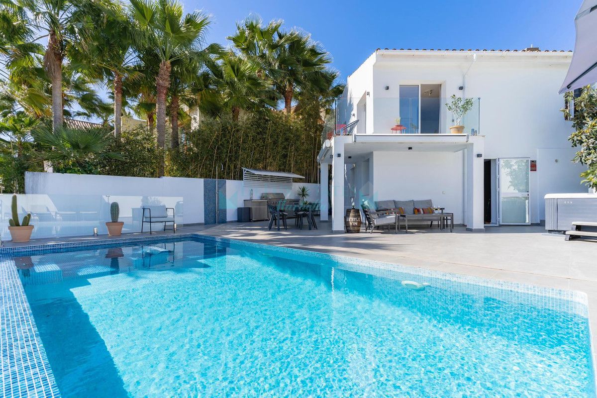 Villa for rent in Nueva Andalucia