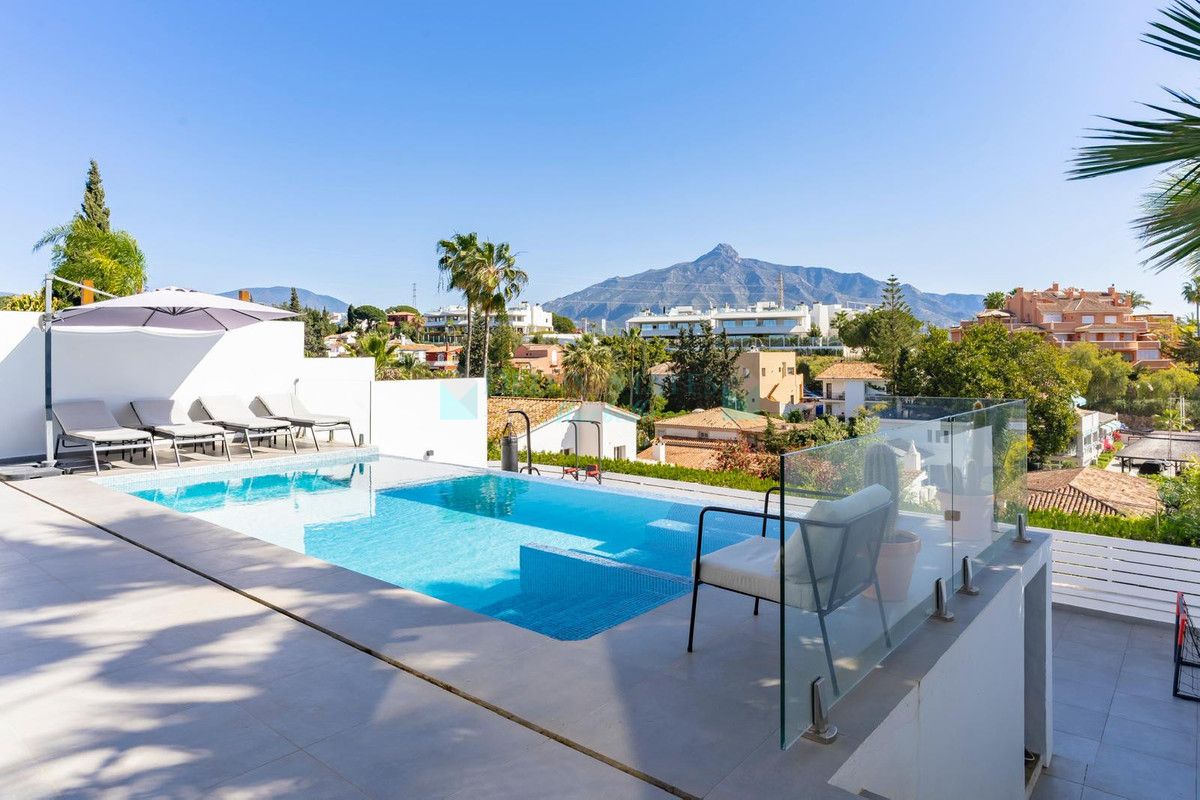 Villa for rent in Nueva Andalucia