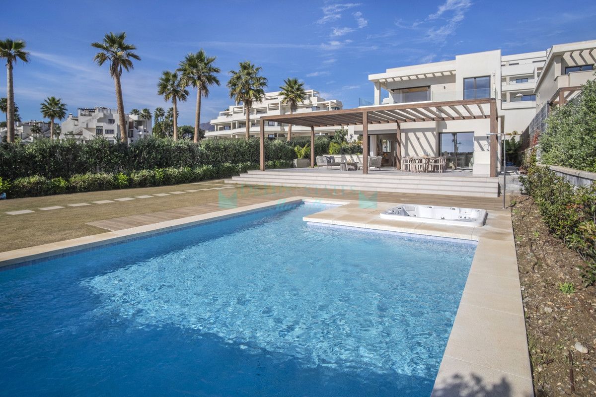 Villa for sale in New Golden Mile, Estepona