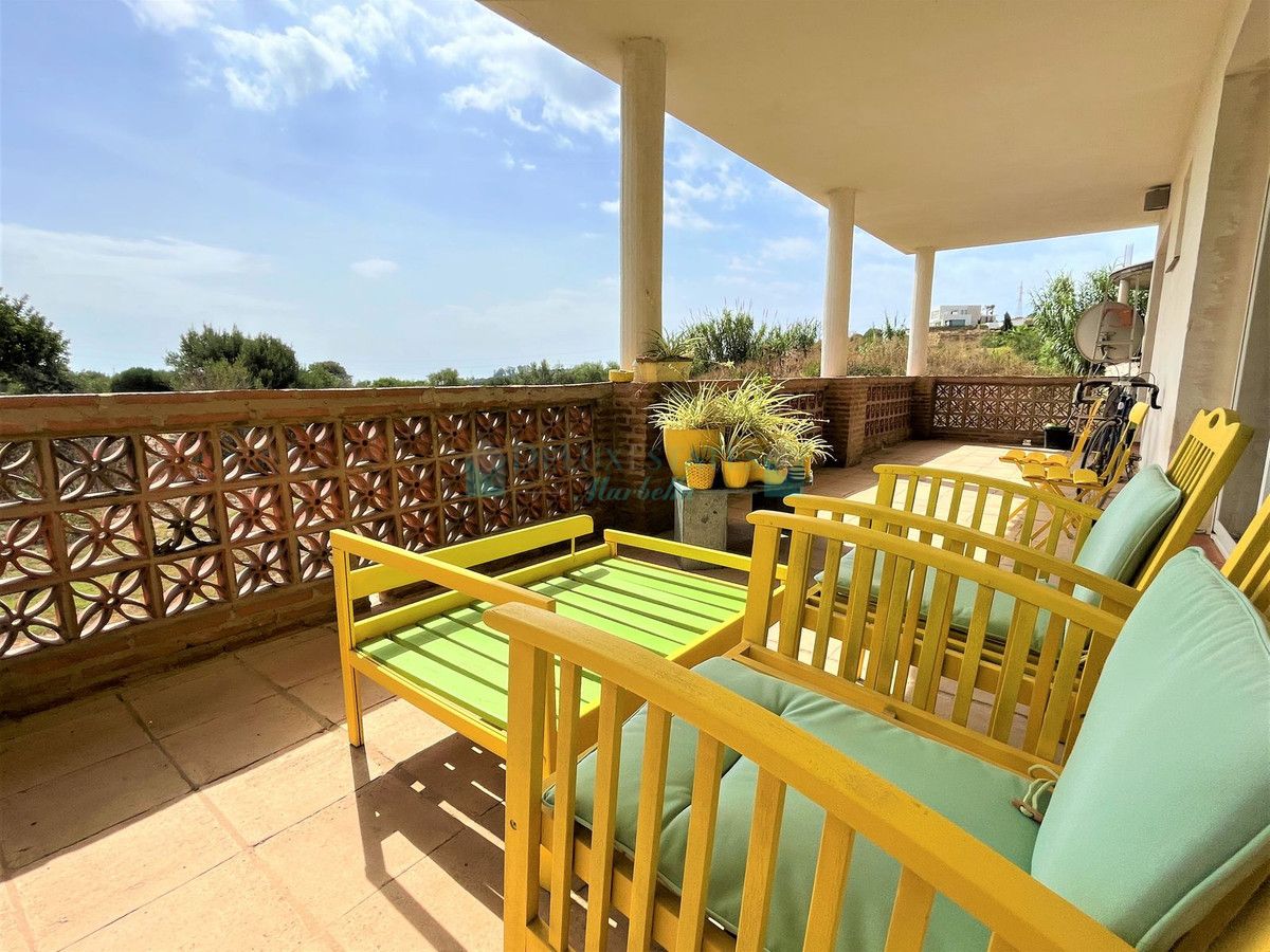 Villa for sale in Estepona