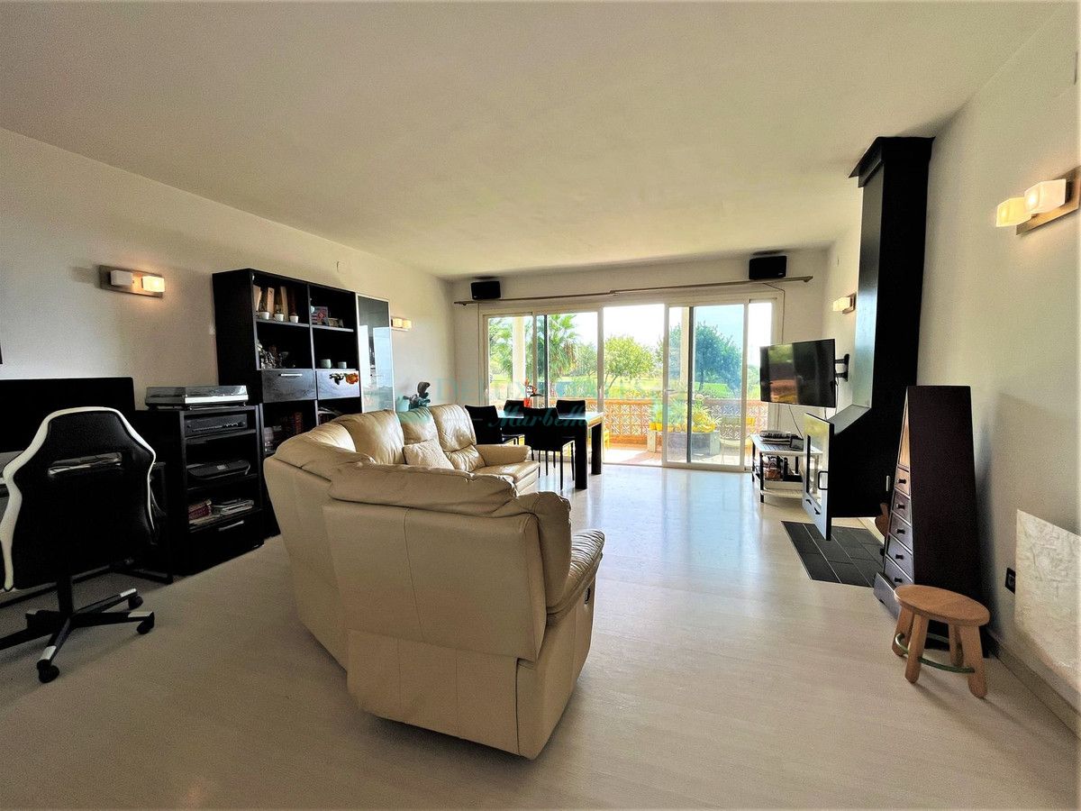 Villa for sale in Estepona