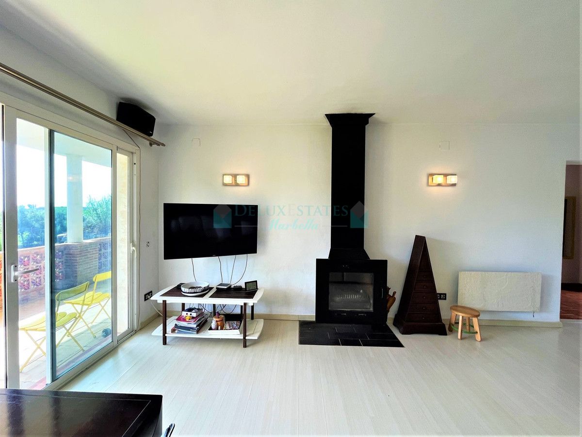 Villa for sale in Estepona