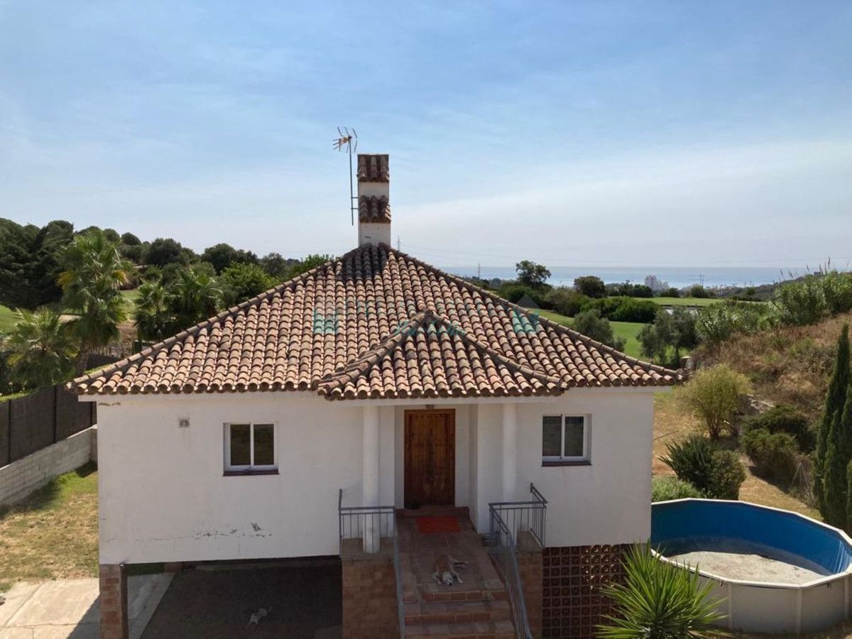 Villa for sale in Estepona