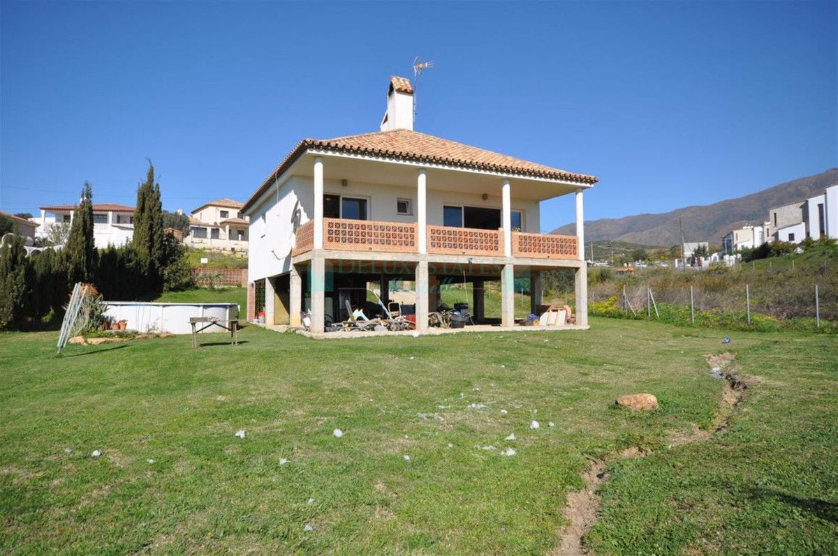 Villa for sale in Estepona