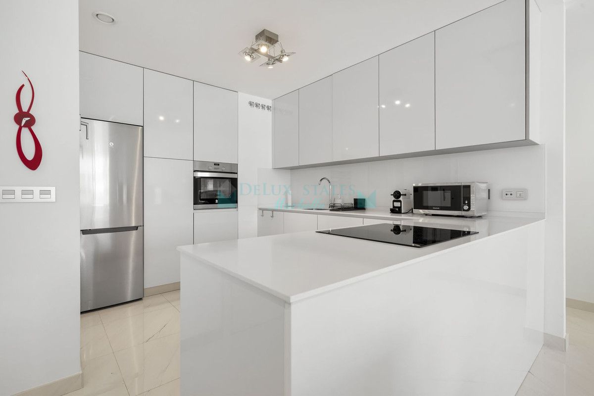 Apartment for rent in New Golden Mile, Estepona