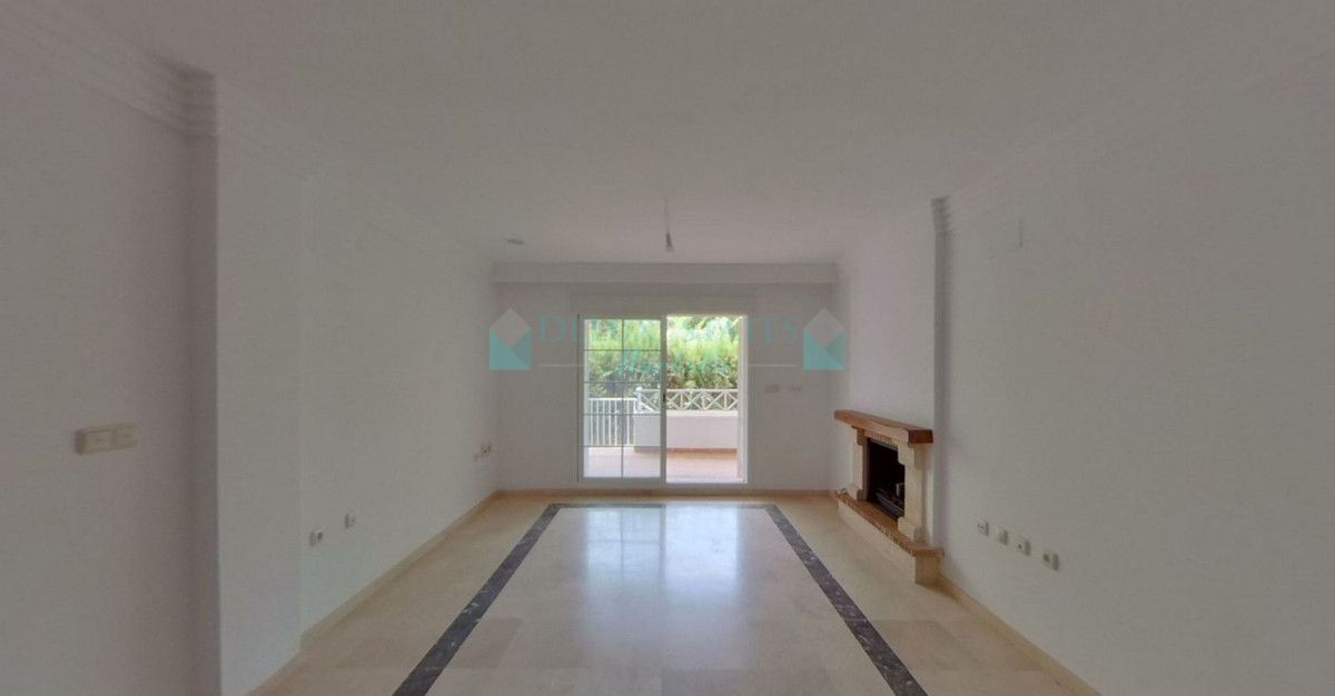Apartamento Planta Baja en venta en Rio Real, Marbella Este