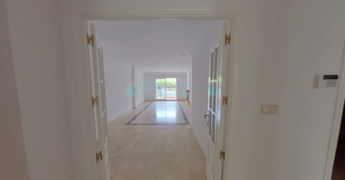 Apartamento Planta Baja en venta en Rio Real, Marbella Este