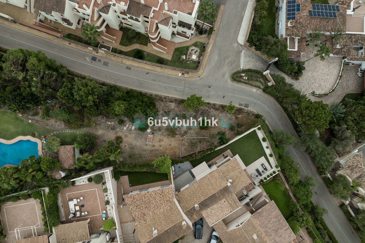 Plot for sale in Benahavis