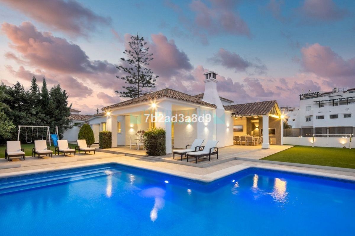 Villa for sale in New Golden Mile, Estepona