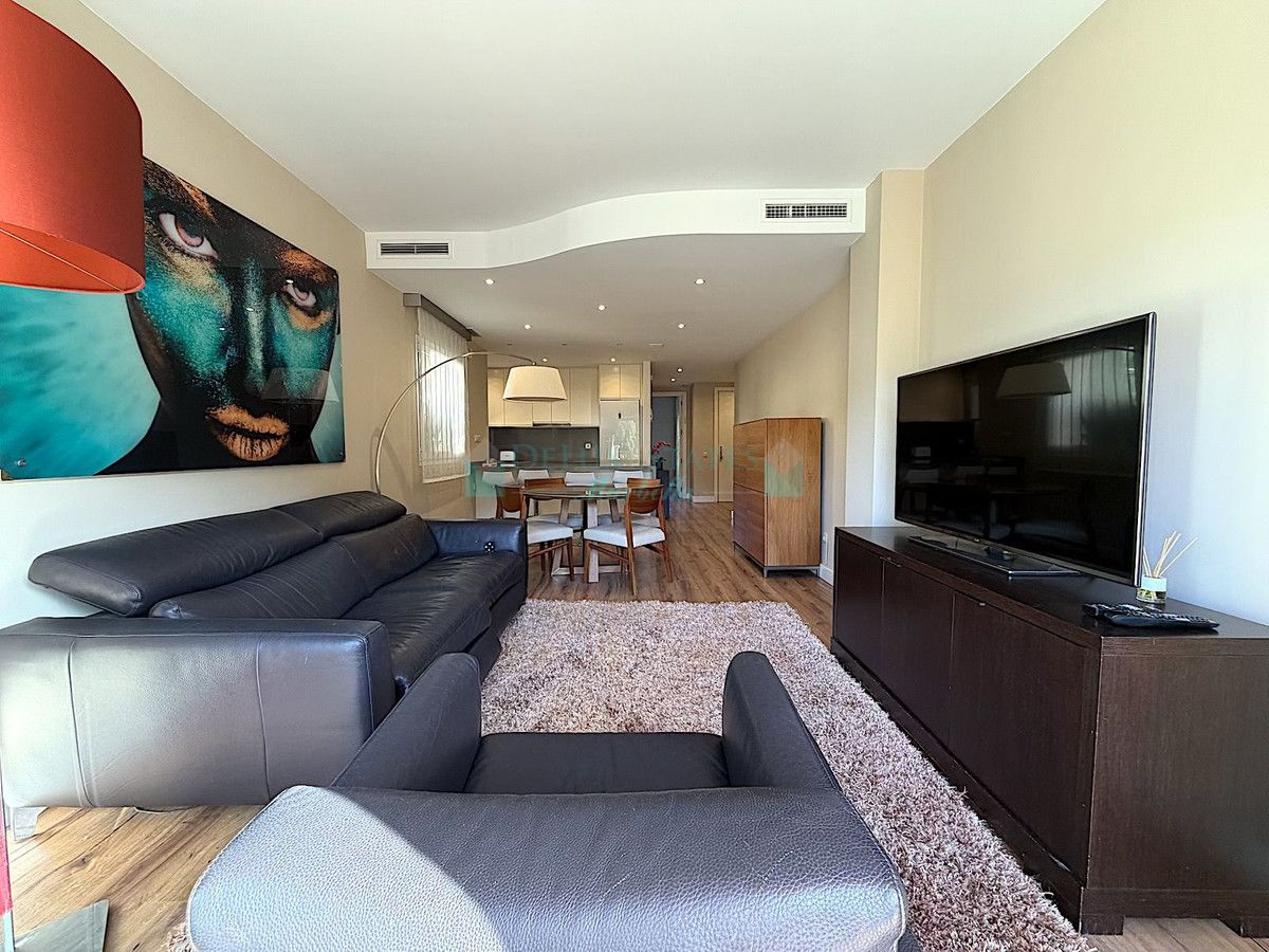 Apartamento en alquiler en Rio Real, Marbella Este