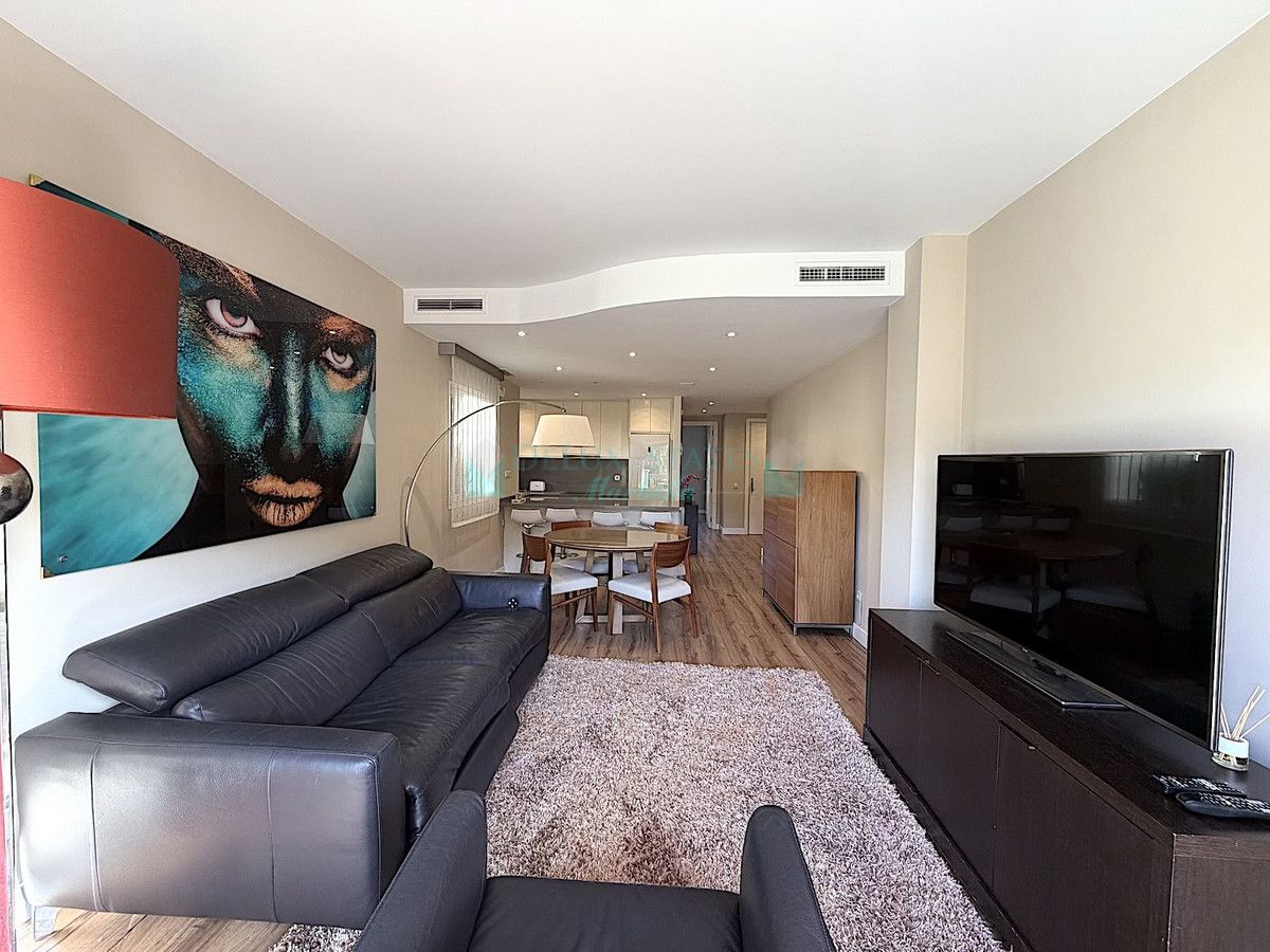 Apartamento en alquiler en Rio Real, Marbella Este