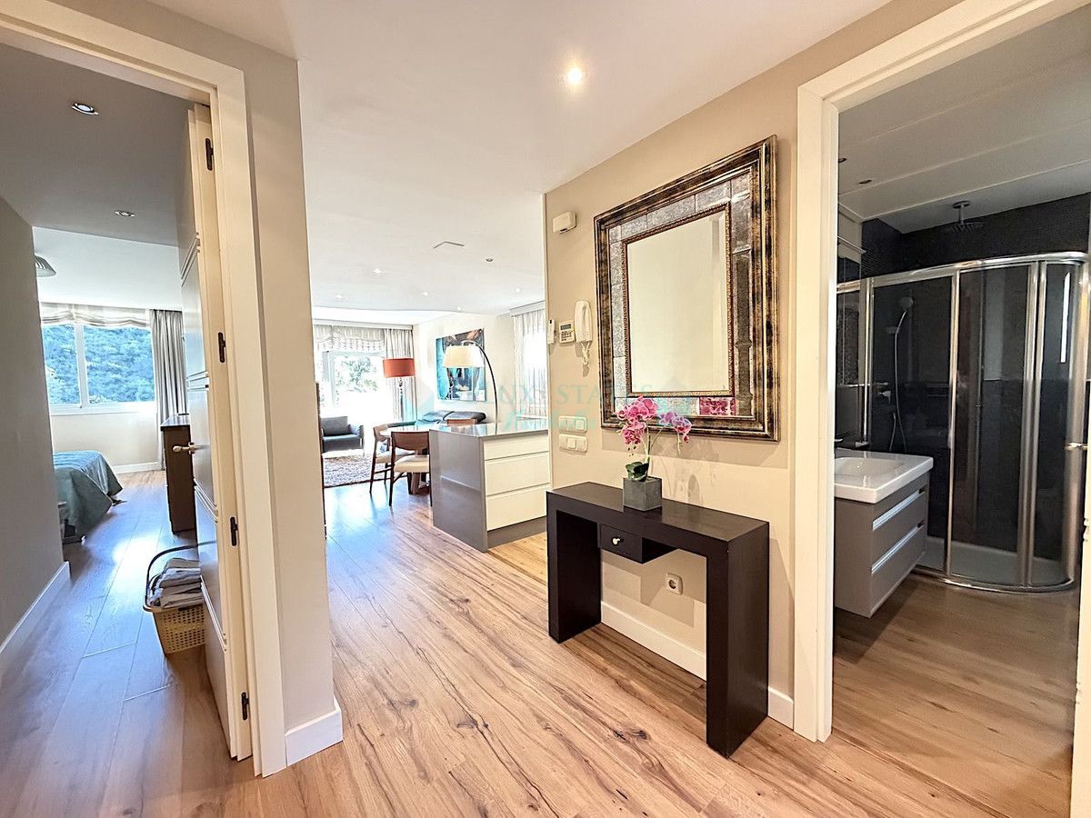 Apartamento en alquiler en Rio Real, Marbella Este