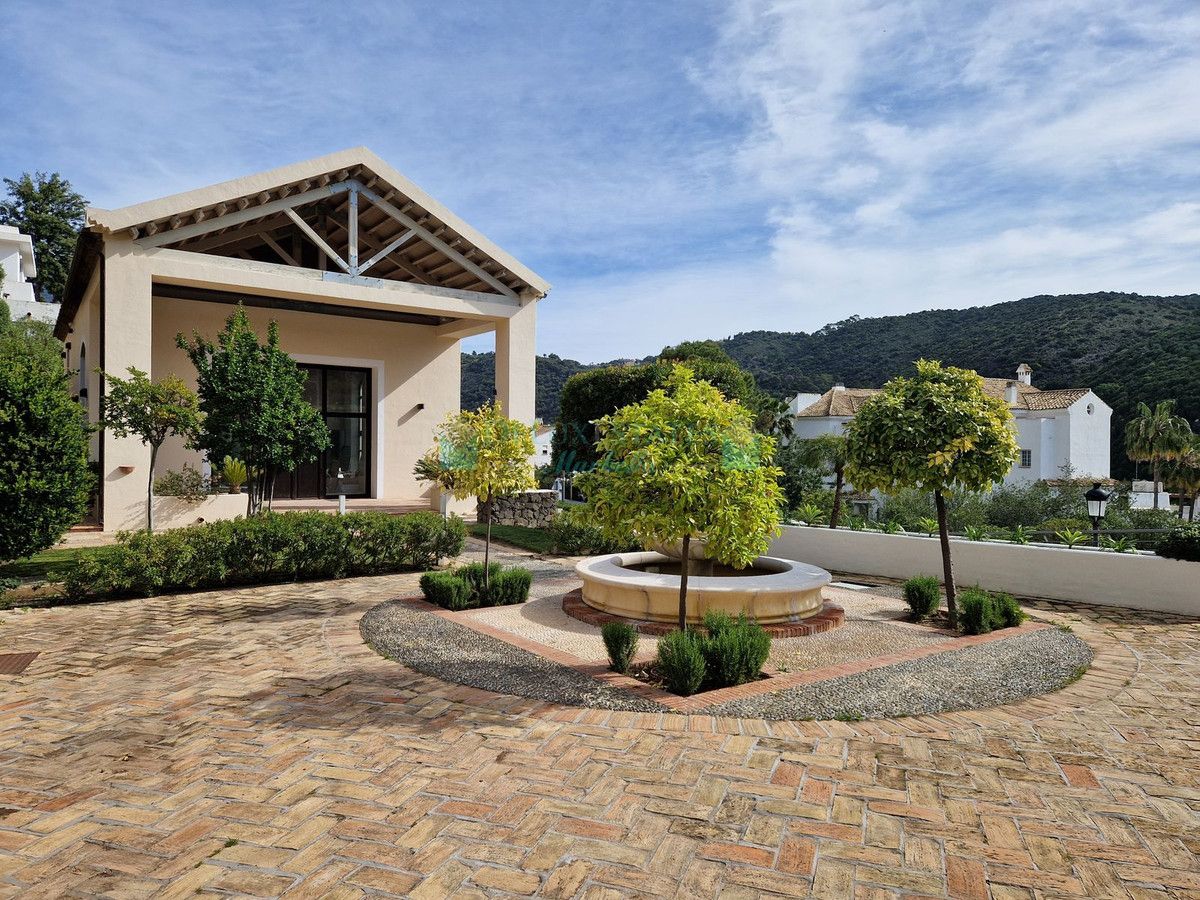 Villa for sale in Benahavis