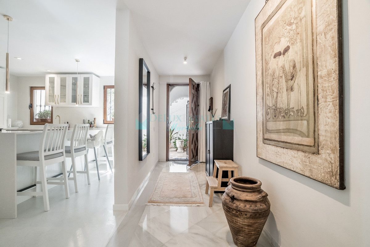 Apartment for sale in Benahavis