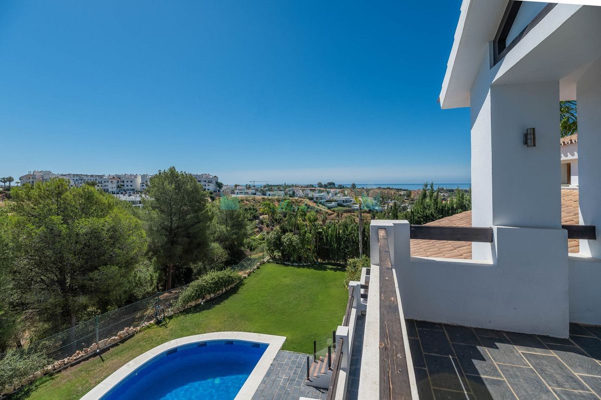 Villa for sale in Estepona