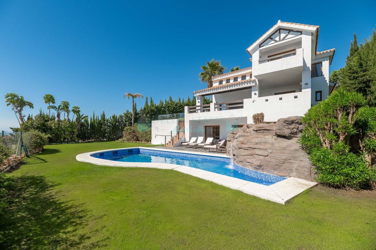 Villa for rent in Estepona