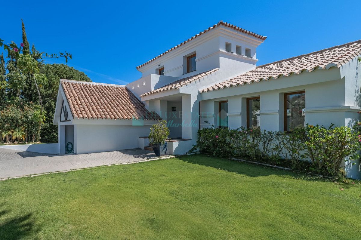 Villa for sale in Estepona