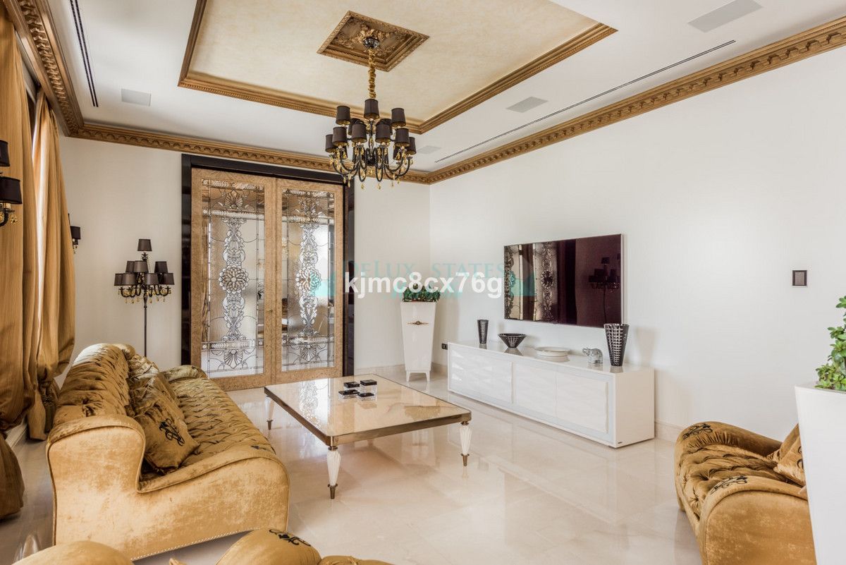 Villa for sale in Hacienda las Chapas, Marbella East