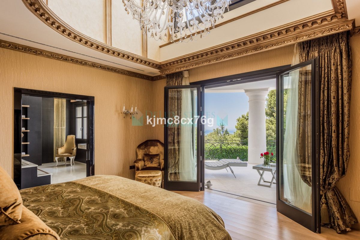 Villa for sale in Hacienda las Chapas, Marbella East